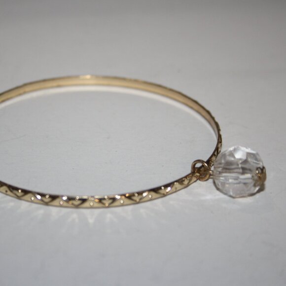 🌞✨ Gold Bangle Bracelet w/ Bead Charm (7"+) ✨🌞 - Picture 1 of 3